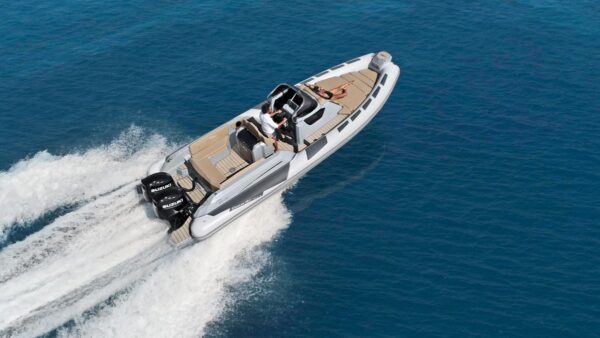 RANIERI CAYMAN 28 EXECUTIVE TROFEO